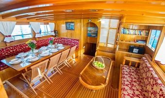 Kaya Gunery II yacht charter lifestyle