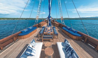 Ocean Pure 1 yacht charter lifestyle