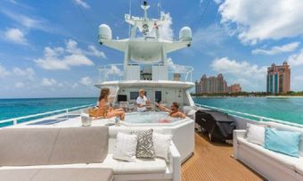 Rogue yacht charter lifestyle