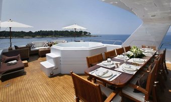Daydream yacht charter lifestyle