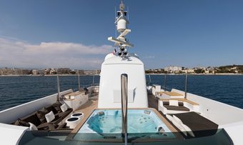 Tommy Belle yacht charter lifestyle