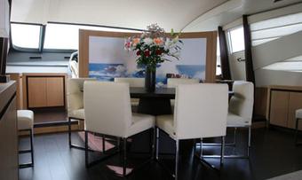 Maximo yacht charter lifestyle