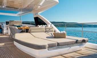 Von B yacht charter lifestyle