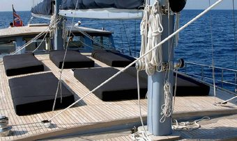 La Mer yacht charter lifestyle
