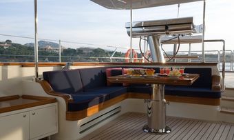 Heritage Of London yacht charter lifestyle
