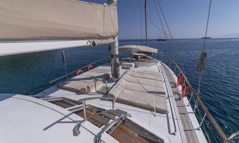 Queen of Sea yacht charter lifestyle