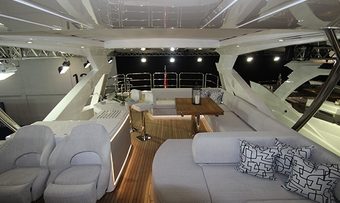 Maroma VI yacht charter lifestyle