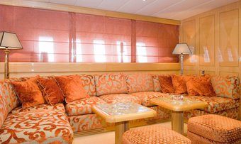 Minu Luisa yacht charter lifestyle