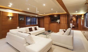 Fiorente yacht charter lifestyle