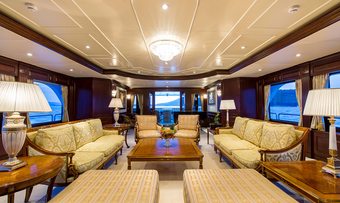 Mustique yacht charter lifestyle