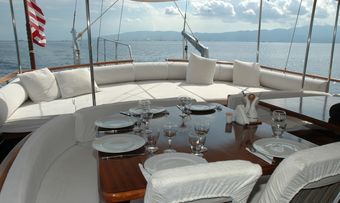 Avrasya yacht charter lifestyle