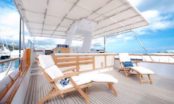 Nauta Teaser yacht charter lifestyle