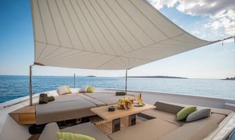 Piola yacht charter lifestyle