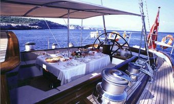 Shamoun yacht charter lifestyle