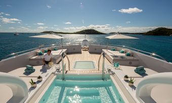 Siren yacht charter lifestyle