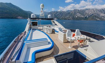 Lady Mura yacht charter lifestyle