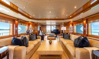 Impromptu yacht charter lifestyle