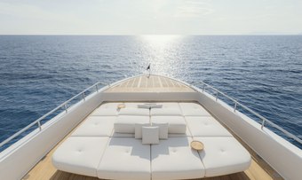 Contigo yacht charter lifestyle