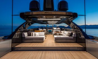 Bella Donna yacht charter lifestyle