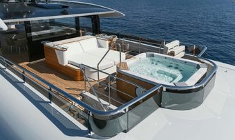 Serenissima I yacht charter lifestyle