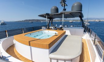 Haiami yacht charter lifestyle