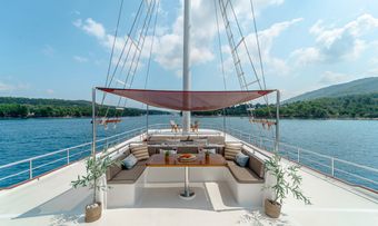 Cesarica yacht charter lifestyle