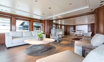 M2 yacht charter lifestyle