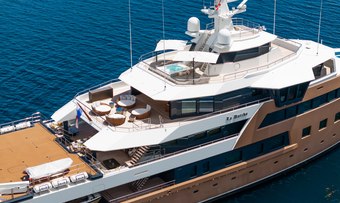 La Datcha yacht charter lifestyle
