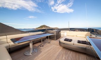 Effe yacht charter lifestyle