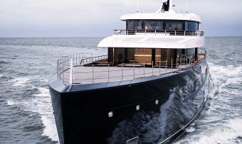 Les Cinq yacht charter lifestyle