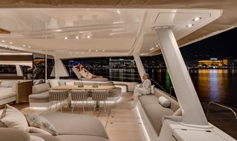 Siete Mares yacht charter lifestyle