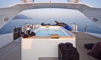 Tahi yacht charter lifestyle
