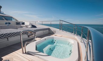 'H yacht charter lifestyle