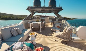 Damari yacht charter lifestyle