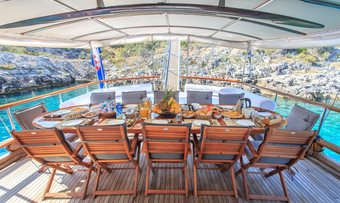 Alluree yacht charter lifestyle