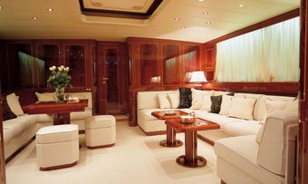 EL VIP ONE yacht charter lifestyle