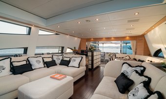 Manu V yacht charter lifestyle