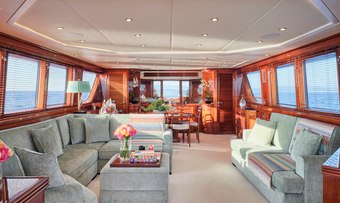Mia Zoi yacht charter lifestyle