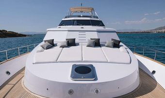 Carino yacht charter lifestyle