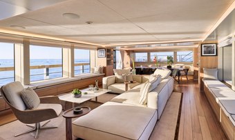 Para Bellum yacht charter lifestyle