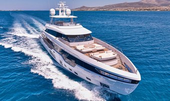 Volo Mare yacht charter Azimut Motor Yacht