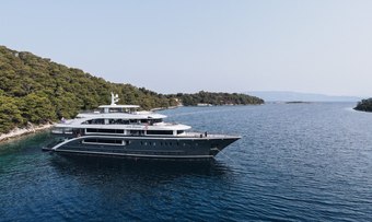 Lady Eleganza yacht charter Custom Motor Yacht