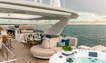 Marea La Nautica yacht charter lifestyle