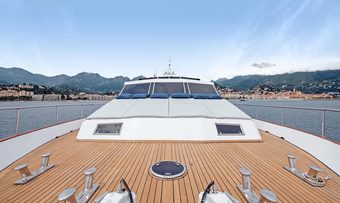 Zaffiro yacht charter lifestyle