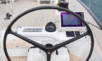 Leonara yacht charter lifestyle