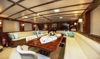 Pina yacht charter lifestyle