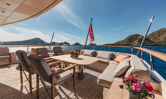Zeepaard yacht charter lifestyle