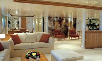 Elegant 007 yacht charter lifestyle