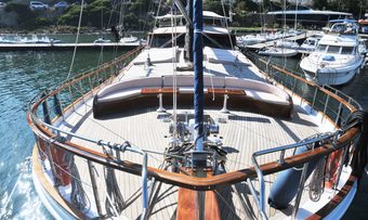Elianora yacht charter lifestyle