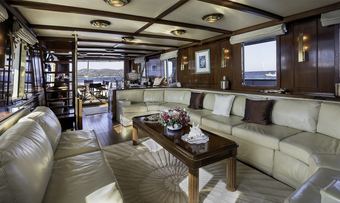 Le Kir Royal yacht charter lifestyle
